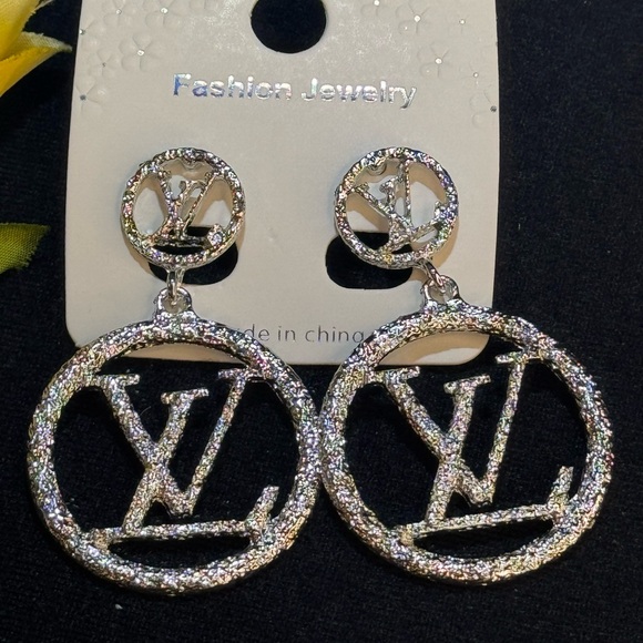 Fashion Jewelry Silver Tone Textured Drop Dangle Earrings - Picture 2 of 9